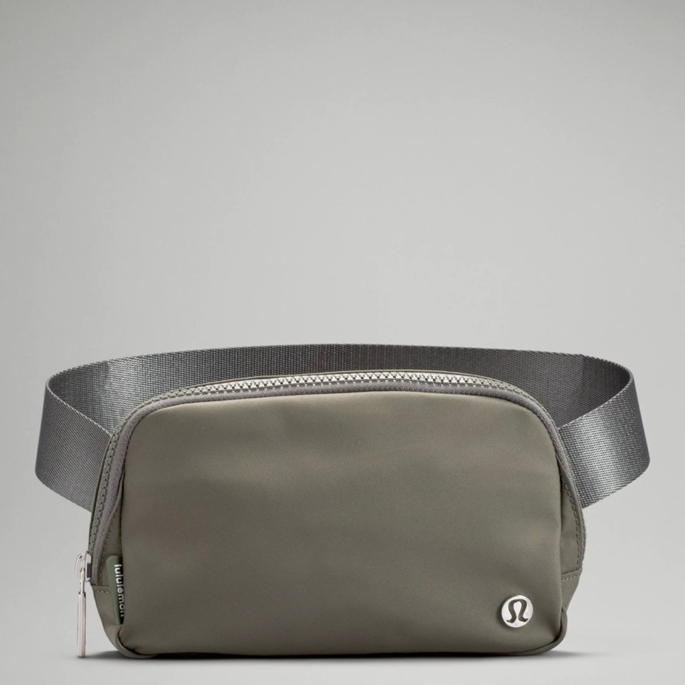 Lululemon Everywhere Belt Bag (New Version) - Grey Sage
